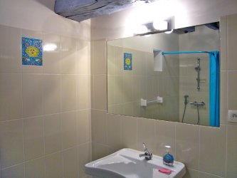 Salle d'eau Rdc avec douche - Gîte de l'Étang de l'Aune
