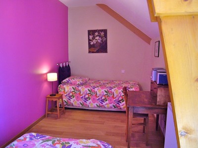 Chambre 2 lits 1 place - Gîte de l'Étang de l'Aune